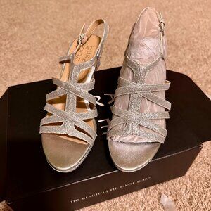 Never Worn Sparkling NATURALIZER Fancy Shoes! Sz 6